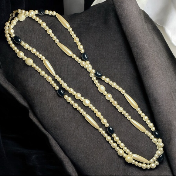 Vintage Jewelry - Vintage Pearl & Onyx Beaded Necklace